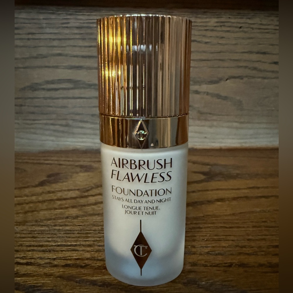 Charlotte Tilbury Airbrush Flawless Foundation - Shade 4 Neutral